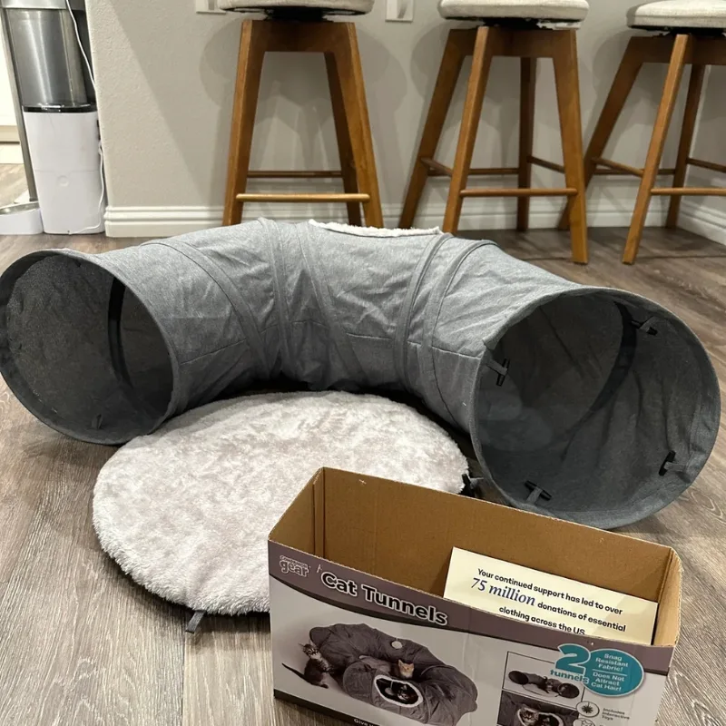 Compact collapsible cat tunnel